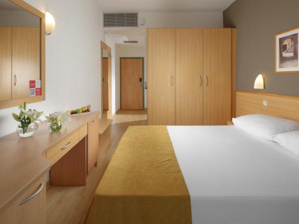 Hotel Aurora Plava Laguna : photo 2 de la chambre chambre simple Économique - côté parc