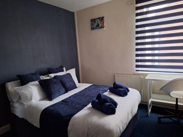 Cinematic Journeys : photo 2 de la chambre chambre double avec salle de bains commune