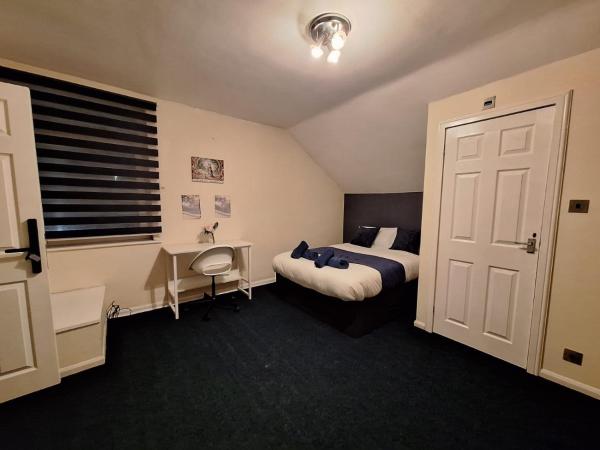 Cinematic Journeys : photo 5 de la chambre chambre double avec salle de bains commune