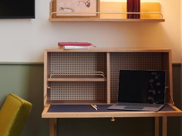 Square Lodge Hotel La Roche sur Yon - Handwritten Collection : photo 4 de la chambre chambre double classique