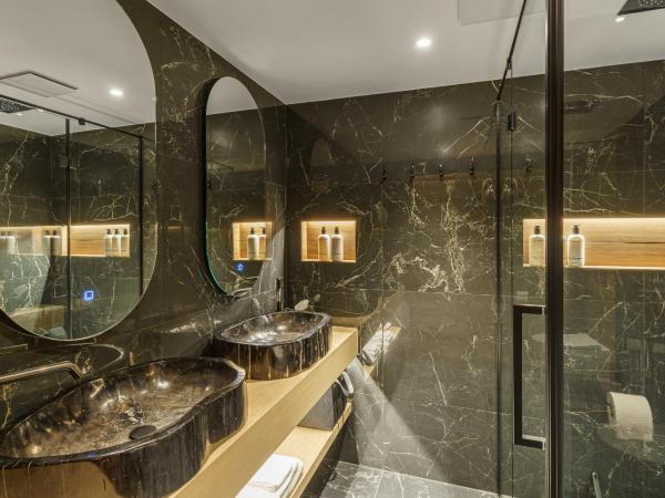 Boutique Hotel Panorama Grindelwald : photo 5 de la chambre suite supérieure avec lit king-size - vue sur montagne