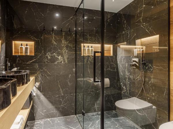 Boutique Hotel Panorama Grindelwald : photo 5 de la chambre chambre lit king-size supérieure avec vue sur la montagne