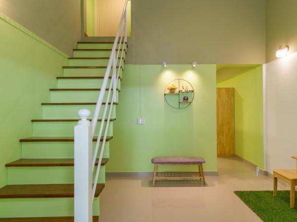 SriRungRueng Place : photo 8 de la chambre chambre double avec salle de bains privative