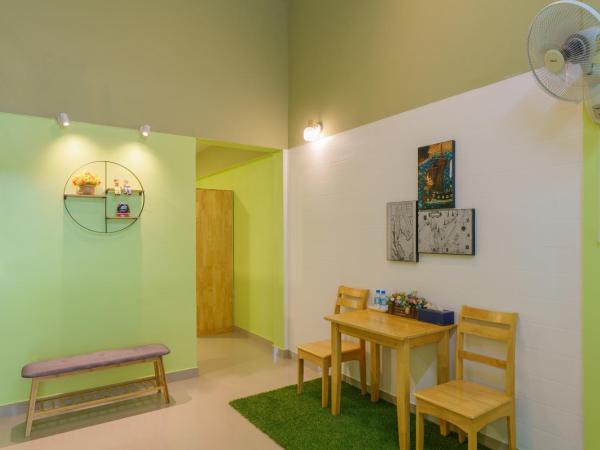 SriRungRueng Place : photo 6 de la chambre chambre double avec salle de bains privative