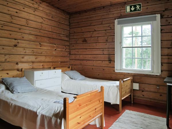 Kivisaari : photo 4 de la chambre chambre lits jumeaux avec toilettes communes