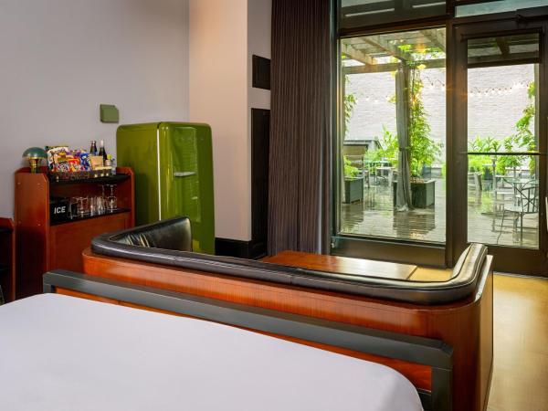 The Barnett : photo 1 de la chambre king room with shared patio