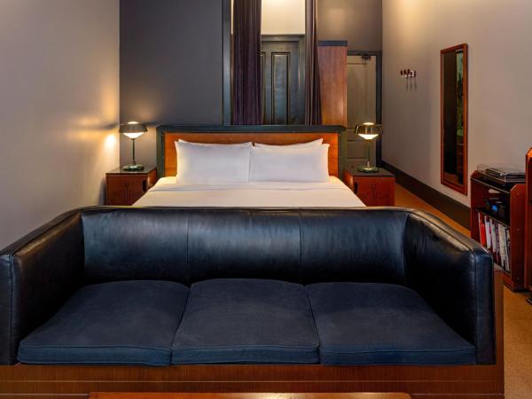 The Barnett : photo 2 de la chambre king room with shared patio