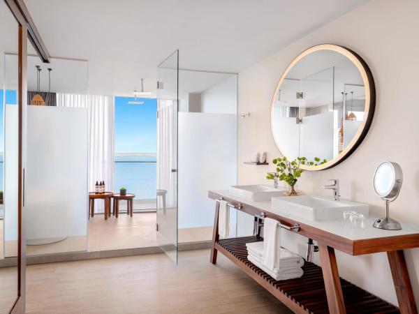 Hyatt Vivid Grand Island Cancun-All Inclusive Adults Only : photo 5 de la chambre vantage club master suite golf view king