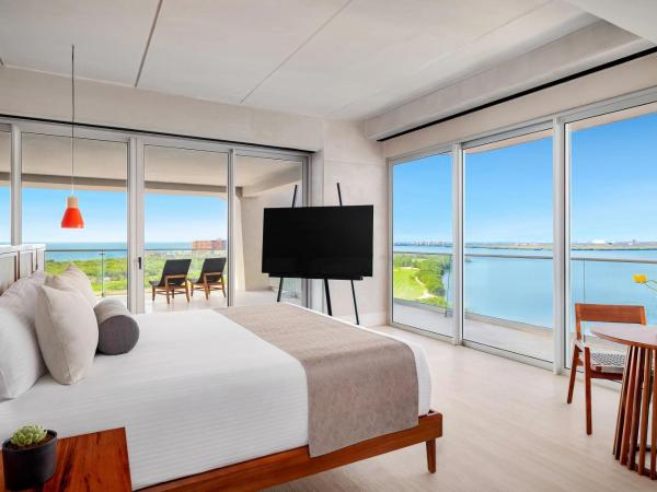 Hyatt Vivid Grand Island Cancun-All Inclusive Adults Only : photo 2 de la chambre vantage club master suite bay view king