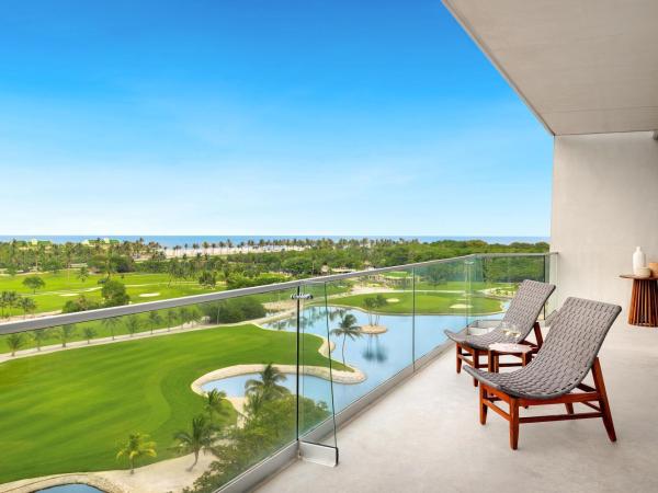 Hyatt Vivid Grand Island Cancun-All Inclusive Adults Only : photo 3 de la chambre vantage club master suite golf view king