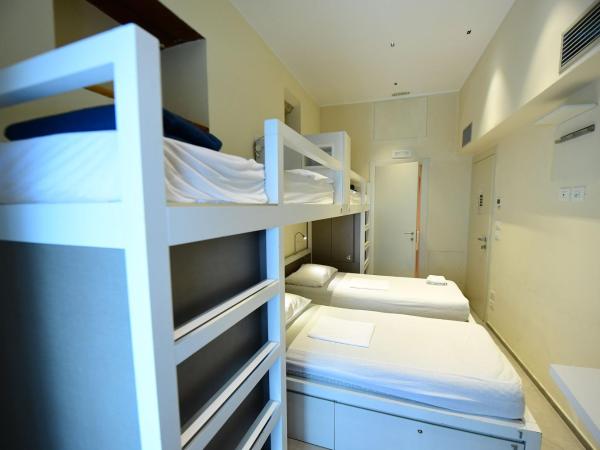 Little Italy Hostel Ex Chiesa S Donato : photo 3 de la chambre lit dans dortoir pour femmes de 4 lits