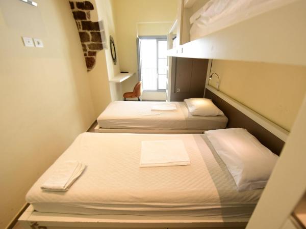 Little Italy Hostel Ex Chiesa S Donato : photo 4 de la chambre lit dans dortoir pour femmes de 4 lits