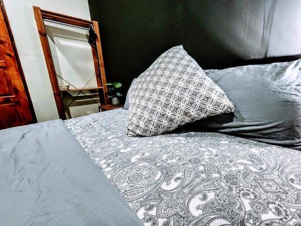 Upspot Kuching Waterfront Premium Hostel : photo 3 de la chambre chambre double Économique