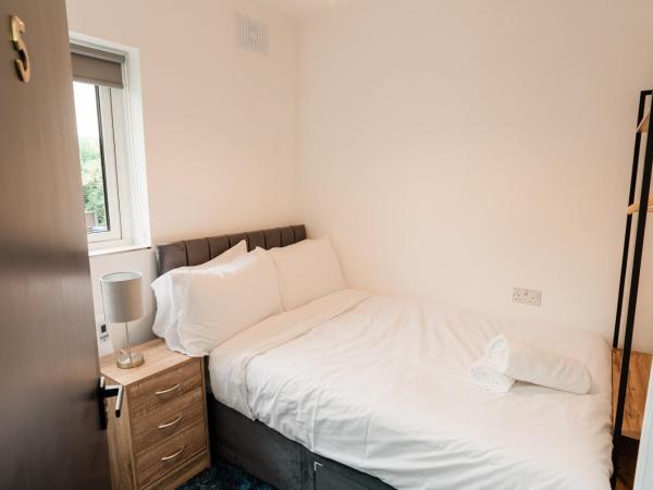 Westwood Court : photo 1 de la chambre chambre double avec salle de bains privative