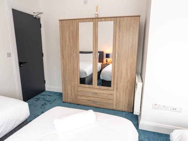 Westwood Court : photo 4 de la chambre chambre quadruple avec salle de bains privative