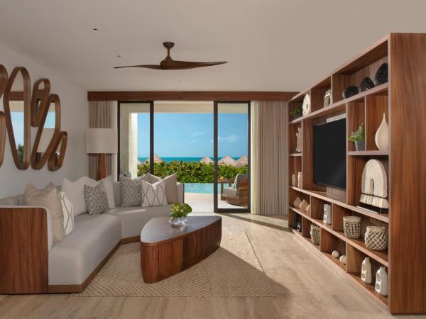 Secrets Playa Blanca Costa Mujeres - All Inclusive Adults Only : photo 4 de la chambre suite principale bungalow club privilèges avec accès direct à l'océan