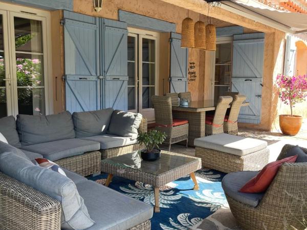 La Borréliane : photo 8 de la chambre chambre double - vue sur piscine