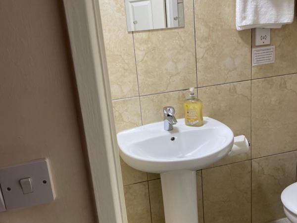 Bridge Farm Guesthouse rooms : photo 3 de la chambre chambre lits jumeaux Économique avec salle de bains privative