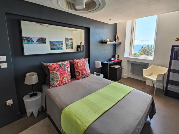 La LUNA of MARSEILLE - VILLA D'ARCHITECTE B&B : photo 10 de la chambre chambre double standard