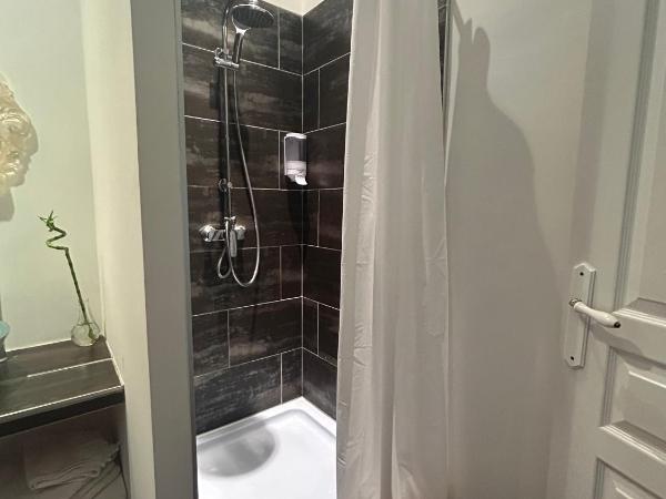 Château de La Prade : photo 3 de la chambre chambre quadruple - vue sur jardin