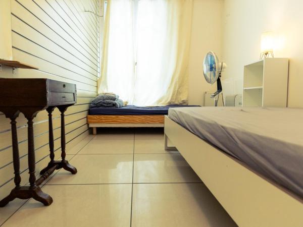 Korean Style Minbak Number Two PARIS : photo 6 de la chambre chambre double ou lits jumeaux avec salle de bains commune