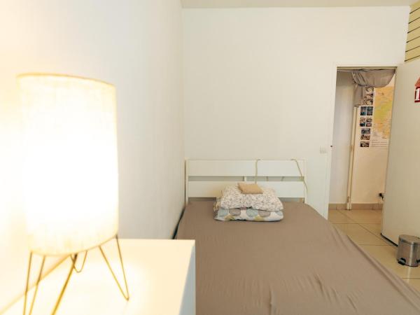 Korean Style Minbak Number Two PARIS : photo 7 de la chambre chambre double ou lits jumeaux avec salle de bains commune
