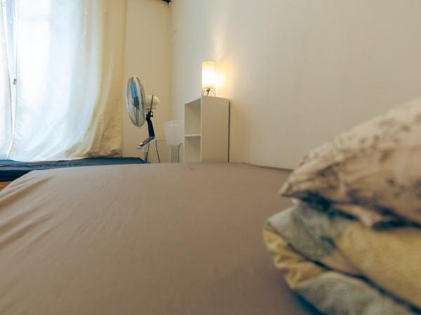 Korean Style Minbak Number Two PARIS : photo 8 de la chambre chambre double ou lits jumeaux avec salle de bains commune