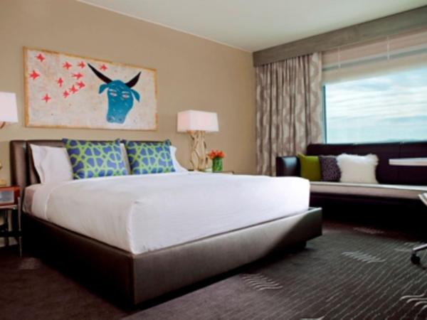 Kimpton Hotel Palomar Phoenix Cityscape, an IHG Hotel : photo 1 de la chambre chambre lit king-size essentielle
