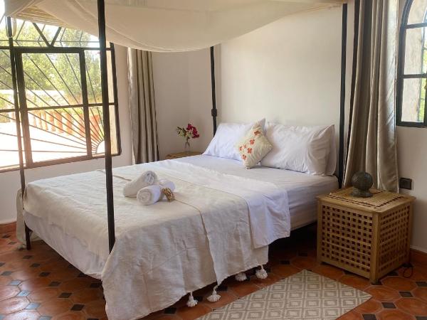 Villa Apollonia - Blissful Garden Paradise with Pool nestled in Nature : photo 2 de la chambre chambre double - vue sur piscine