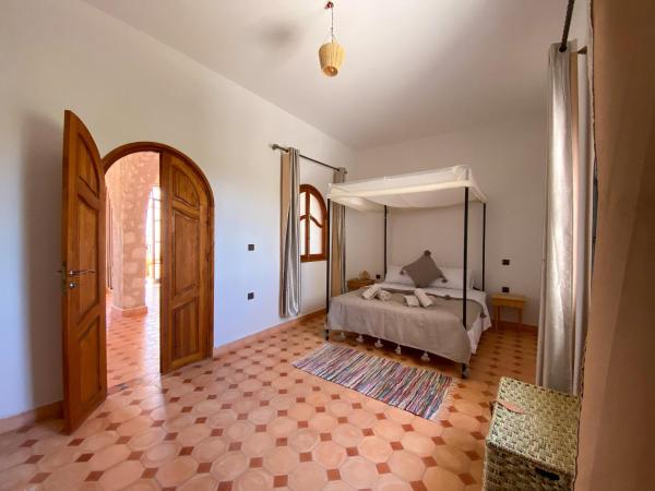 Villa Apollonia - Blissful Garden Paradise with Pool nestled in Nature : photo 2 de la chambre chambre double - vue sur jardin