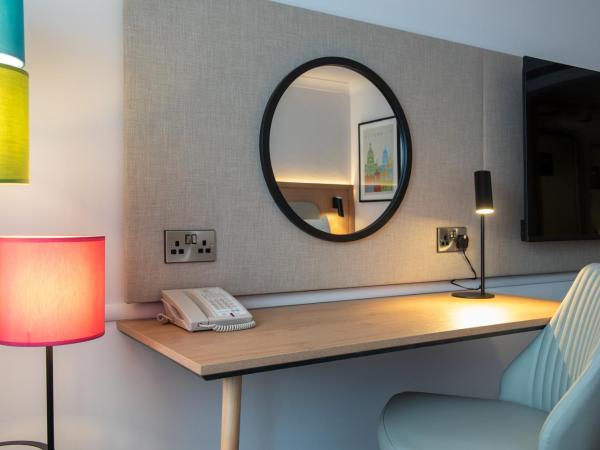 Holiday Inn Edinburgh Zoo, an IHG Hotel : photo 9 de la chambre chambre double standard avec 2 lits doubles