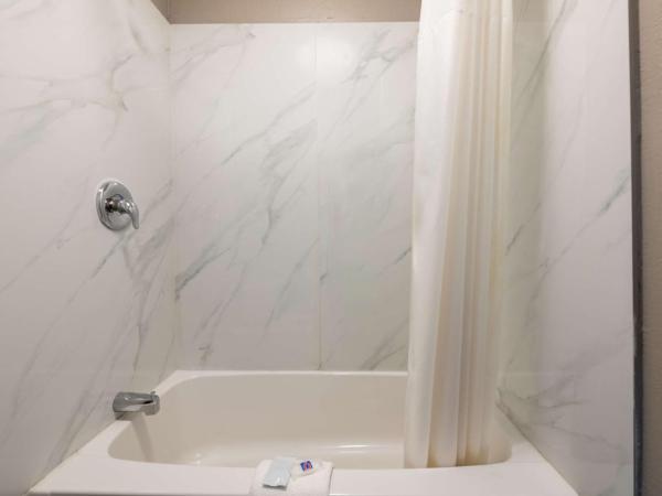 Motel 6-Charlotte, NC - Coliseum : photo 7 de la chambre chambre lit king-size - non-fumeurs