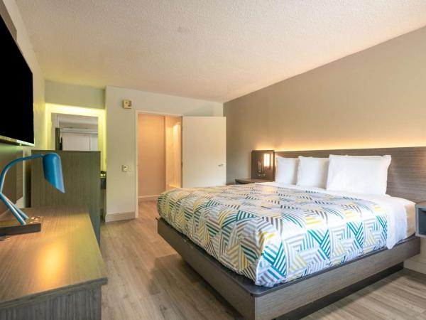 Motel 6-Charlotte, NC - Coliseum : photo 5 de la chambre chambre lit king-size - non-fumeurs