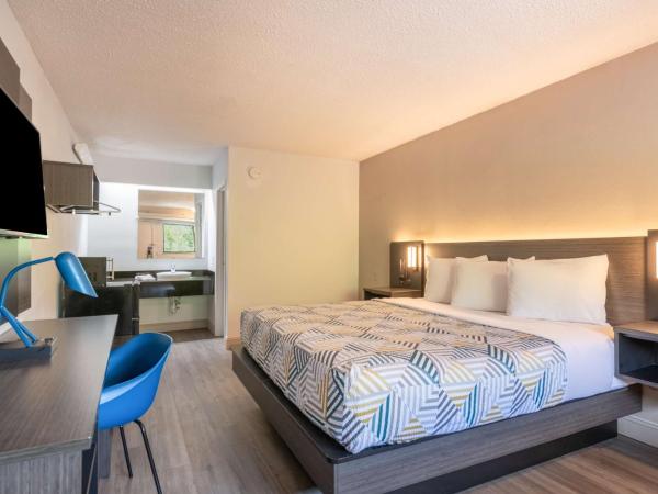 Motel 6-Charlotte, NC - Coliseum : photo 2 de la chambre chambre lit king-size - non-fumeurs