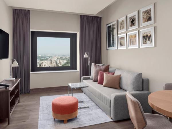 Holiday Inn & Suites - Dubai Festival City Mall, an IHG Hotel : photo 3 de la chambre 1 king one-bedroom apartment