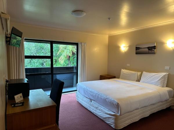 Lakes Lodge Okataina : photo 5 de la chambre chambre lit king-size - vue sur lac