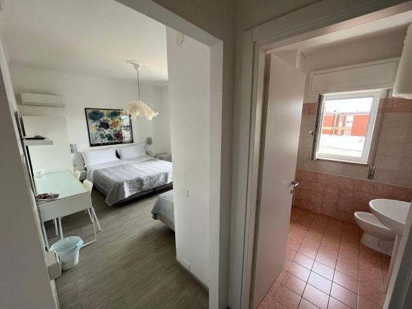 F.Rooms Napoli : photo 4 de la chambre grande chambre double ou lits jumeaux