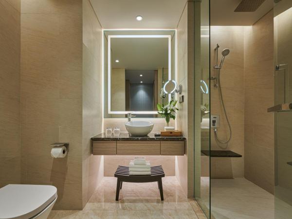 Courtyard by Marriott Penang : photo 1 de la chambre chambre lit king-size deluxe - vue sur ville