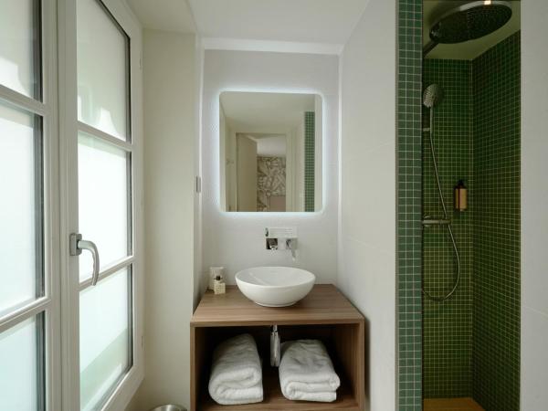 Hôtel Littéraire Arthur Rimbaud, BW Signature Collection : photo 3 de la chambre chambre lit queen-size supérieure avec douche - non-fumeurs