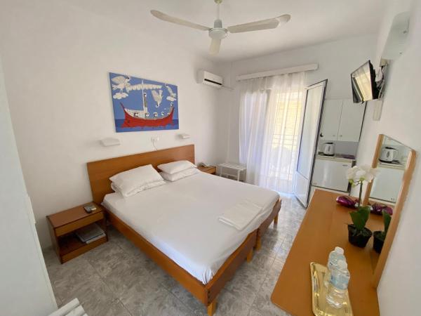 FLORIDA HOTEL, ADULTS only : photo 1 de la chambre chambre lit queen-size avec balcon