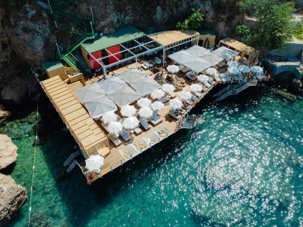 Lucky Monkey Hotel : photo 8 de la chambre chambre double deluxe - vue latérale sur mer