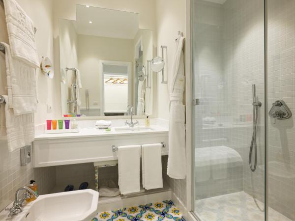 Grand Hotel Ambasciatori : photo 4 de la chambre chambre double ou lits jumeaux supérieure - vue sur jardin