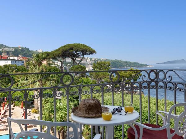 Grand Hotel Ambasciatori : photo 3 de la chambre chambre double ou lits jumeaux deluxe avec balcon