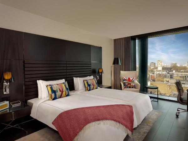 art'otel London Hoxton : photo 7 de la chambre chambre lits jumeaux art - vue sur ville