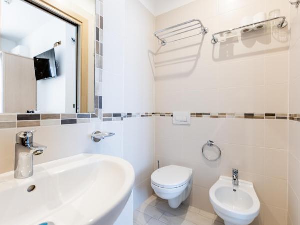 Beach Hotel Clerice : photo 9 de la chambre chambre triple