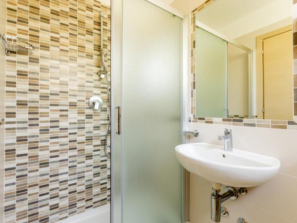 Beach Hotel Clerice : photo 10 de la chambre chambre triple