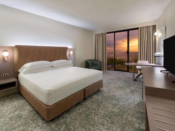 Hilton Garden Inn Darwin : photo 1 de la chambre chambre lit king-size de luxe - vue sur port