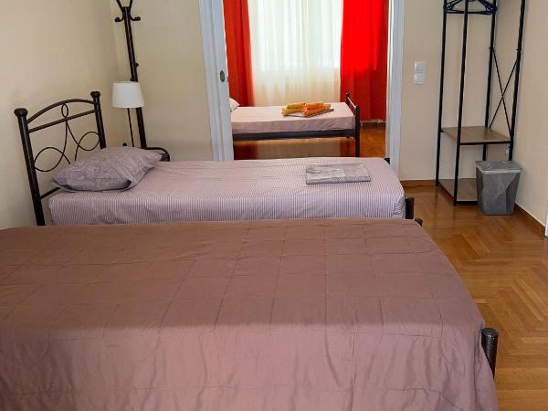 Petaluda House 5 : photo 2 de la chambre chambre quadruple Économique avec salle de bains commune