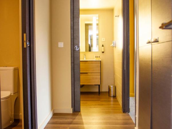 Appart Hôtel Clément Ader : photo 4 de la chambre appartement 2 chambres et salon avec canapé-lit 