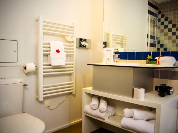 Privilège Appart Hôtel Saint Exupéry : photo 7 de la chambre appartement 2 chambres et coin salon avec canapé-lit